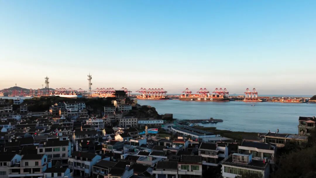 上港集团租赁洋山四期	，年租金约7.8亿元